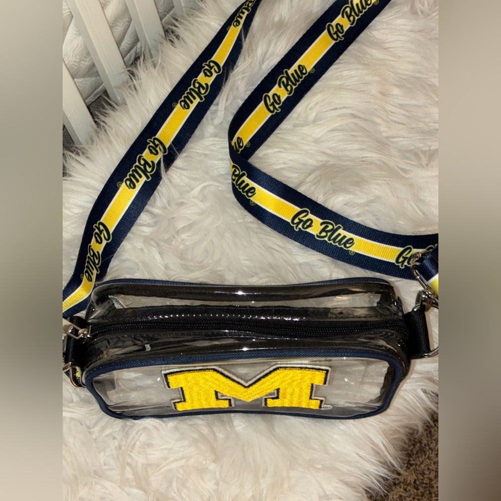 Michigan Wolverines Team Stripe Clear Crossbody Bag - Picture 4 of 8